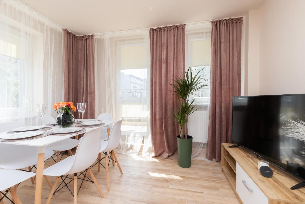 Mokotow Apartments Reytan By Noclegi Renters Warsawa Bagian luar foto